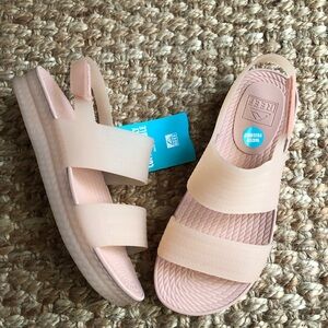New w Tag: Reef Water Vista Sandal. Size 9